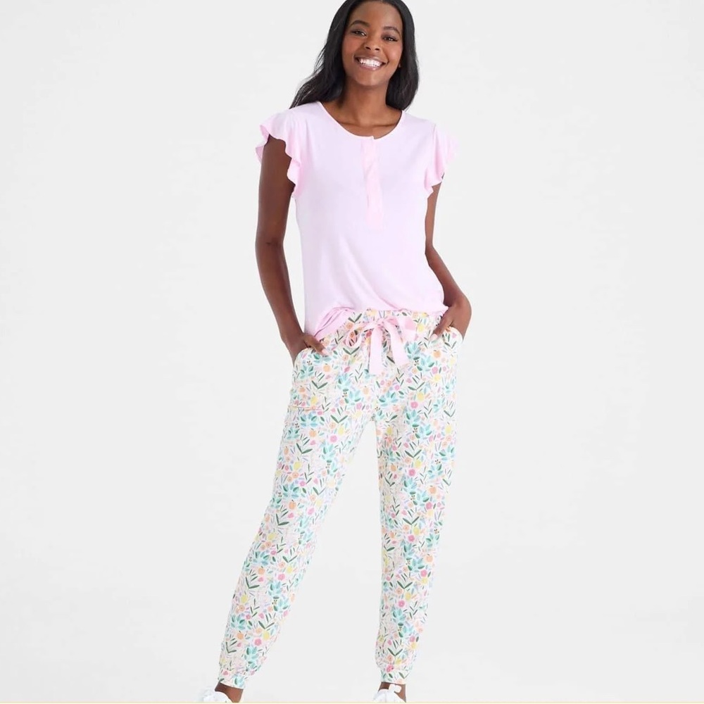 Magnetic Me Life’s Peachy Women’s Jogger Set